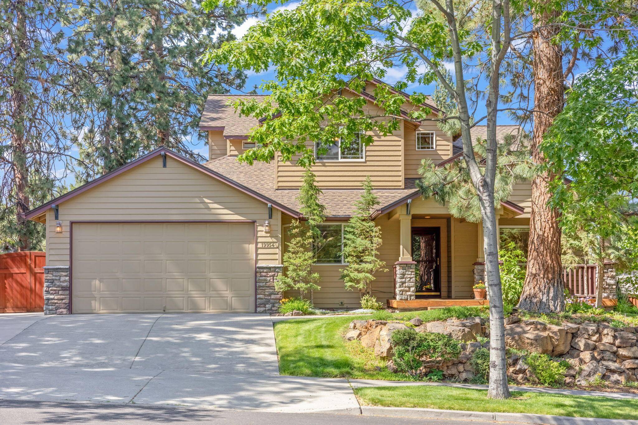 Bend, OR 97702,19954 Cliffrose DR