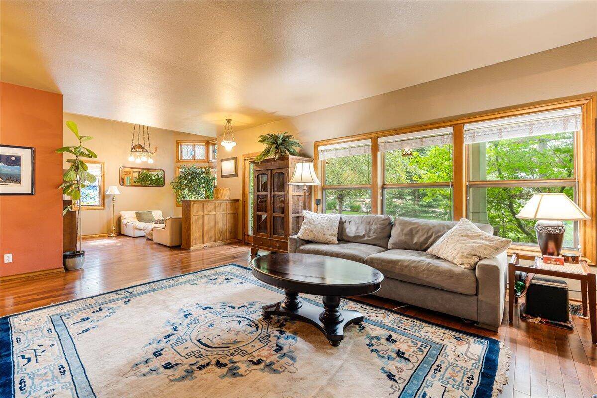 Bend, OR 97702,21062 Desert Woods DR
