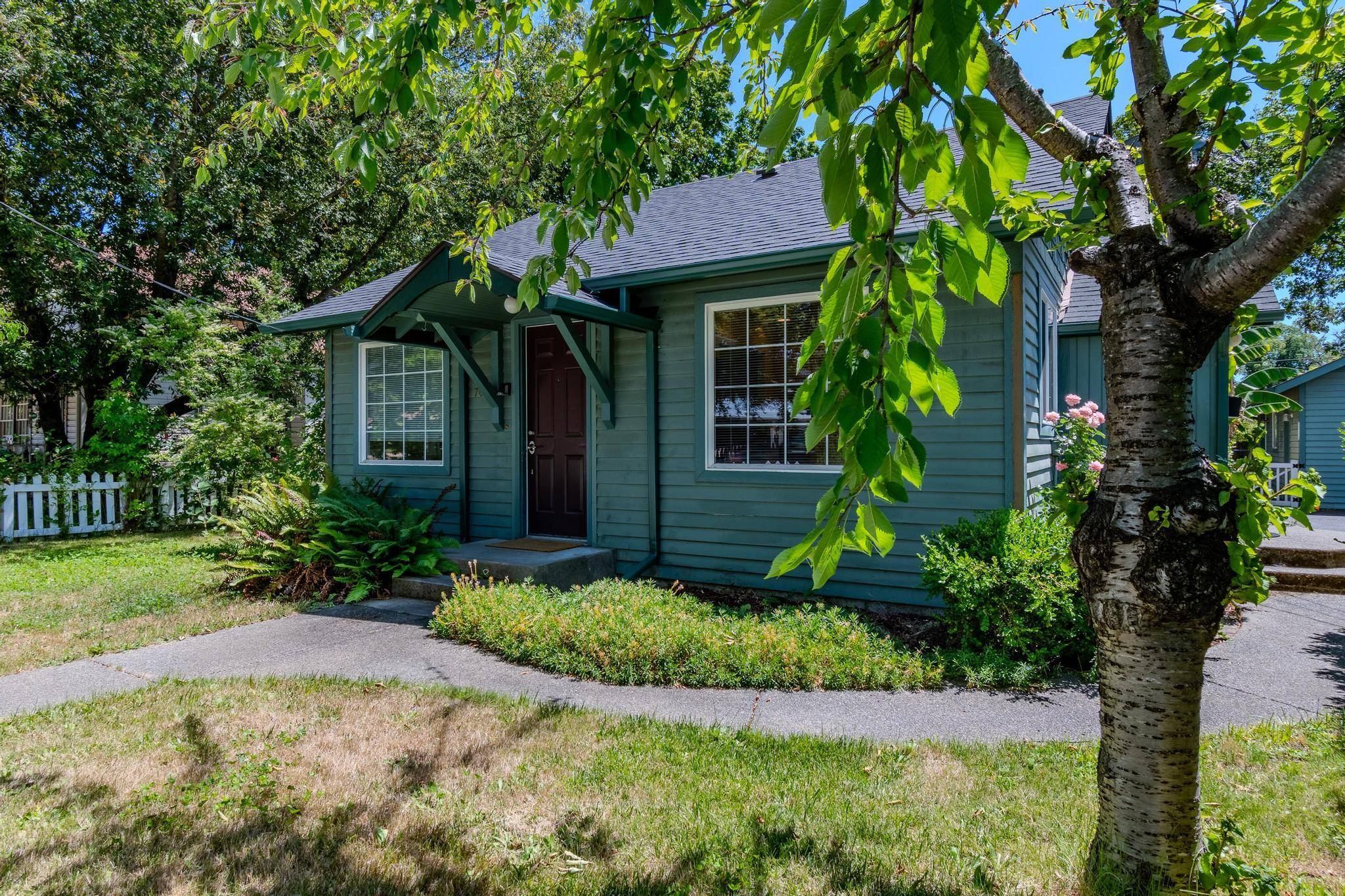 Grants Pass, OR 97526,707 G ST