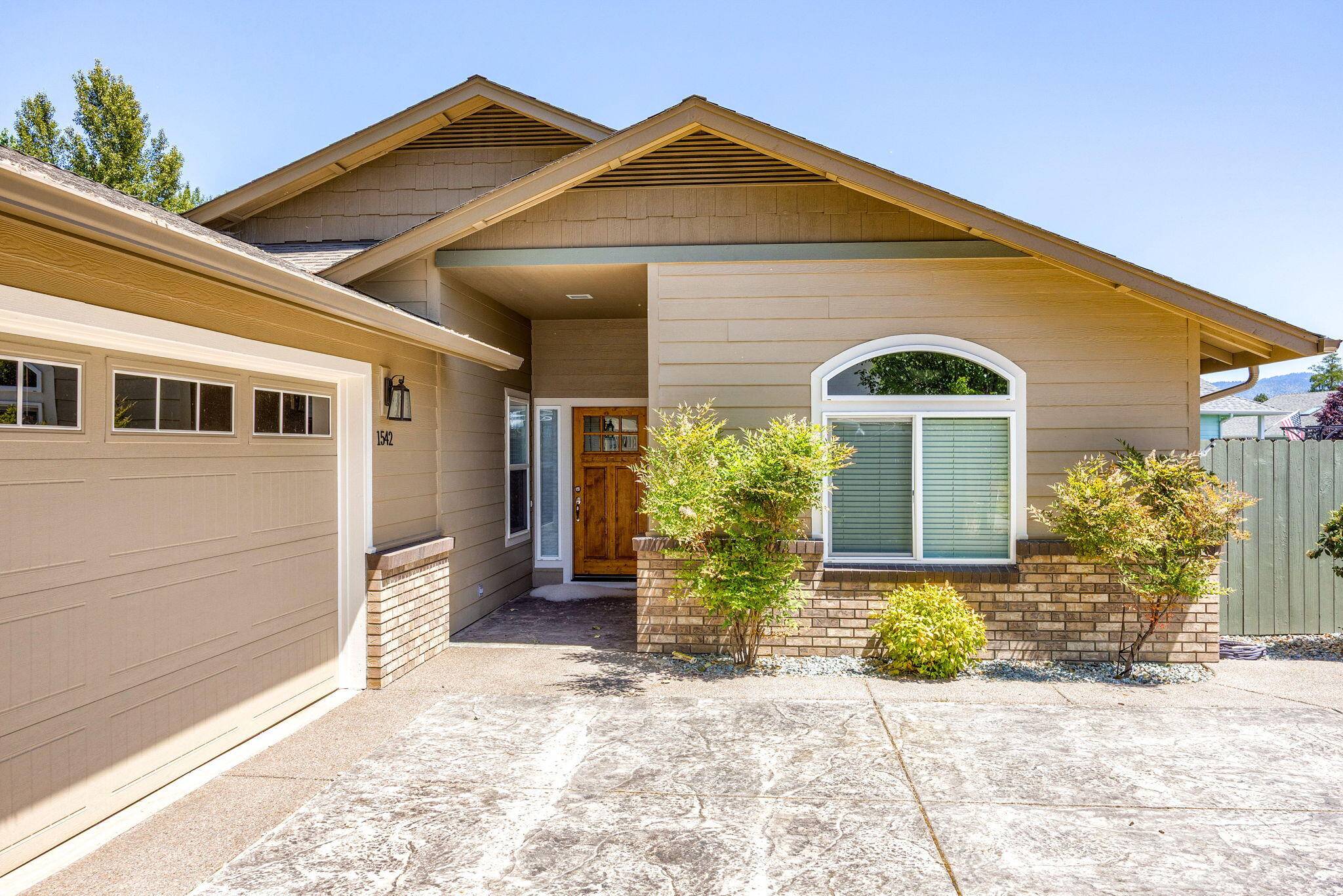 Grants Pass, OR 97527,1542 Yucca DR
