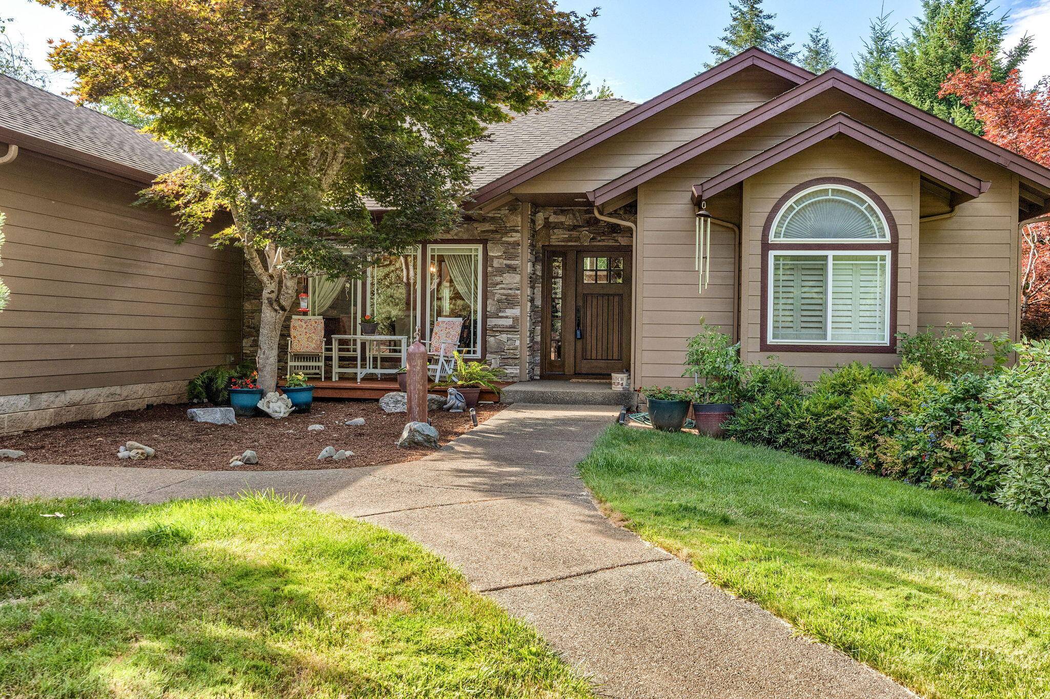 Grants Pass, OR 97527,327 Whitestone DR