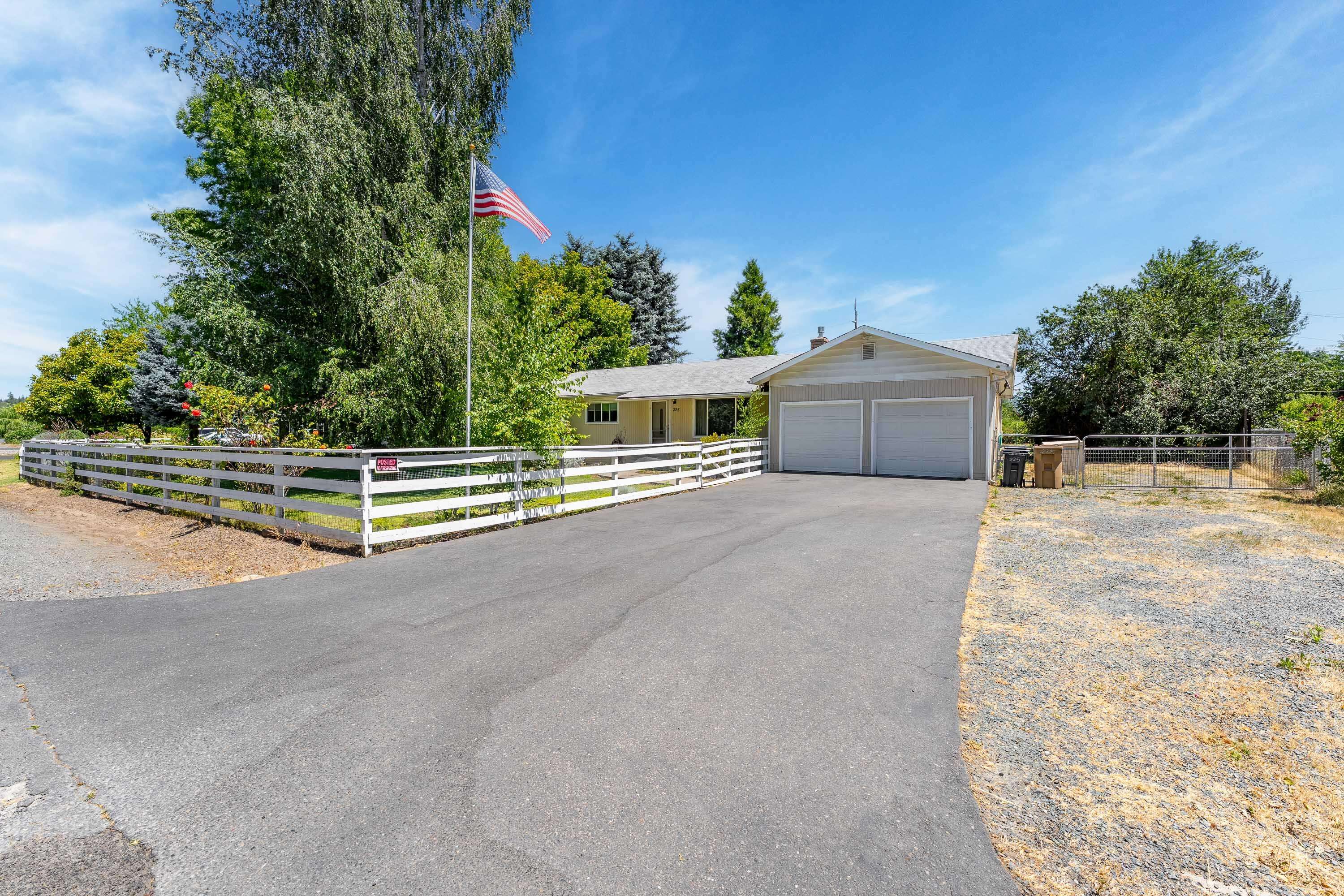 Grants Pass, OR 97526,225 Glen DR