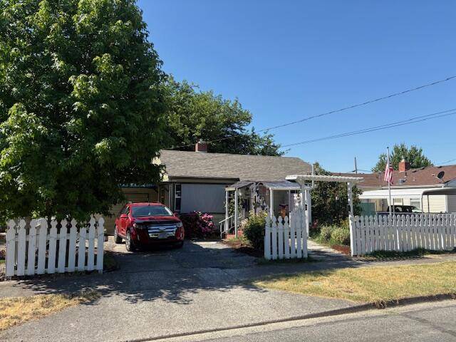 Grants Pass, OR 97526,1041 J ST