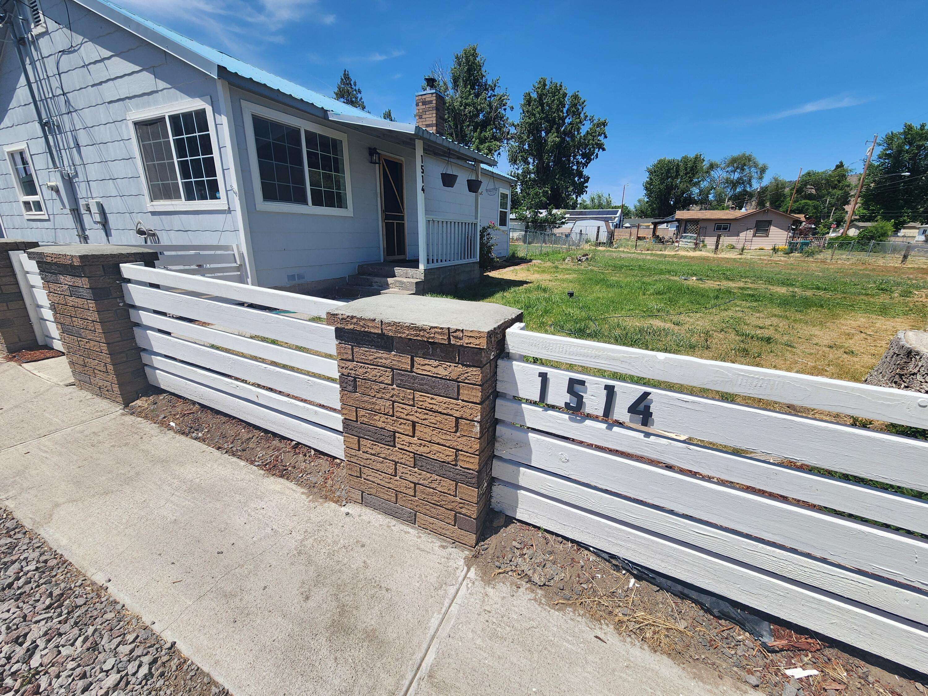 Klamath Falls, OR 97603,1514 Etna ST