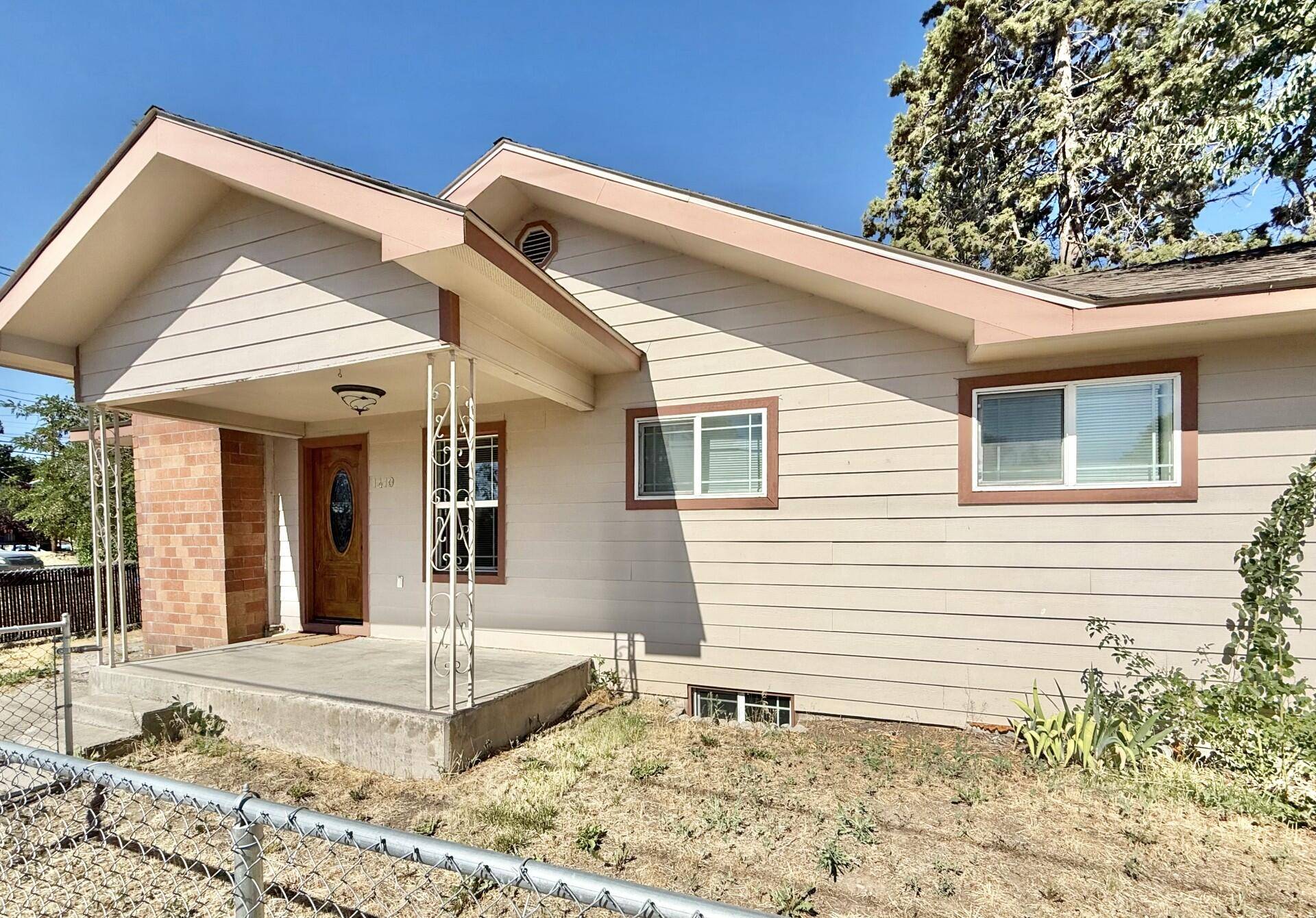 Klamath Falls, OR 97601,1410 Lakeview AVE