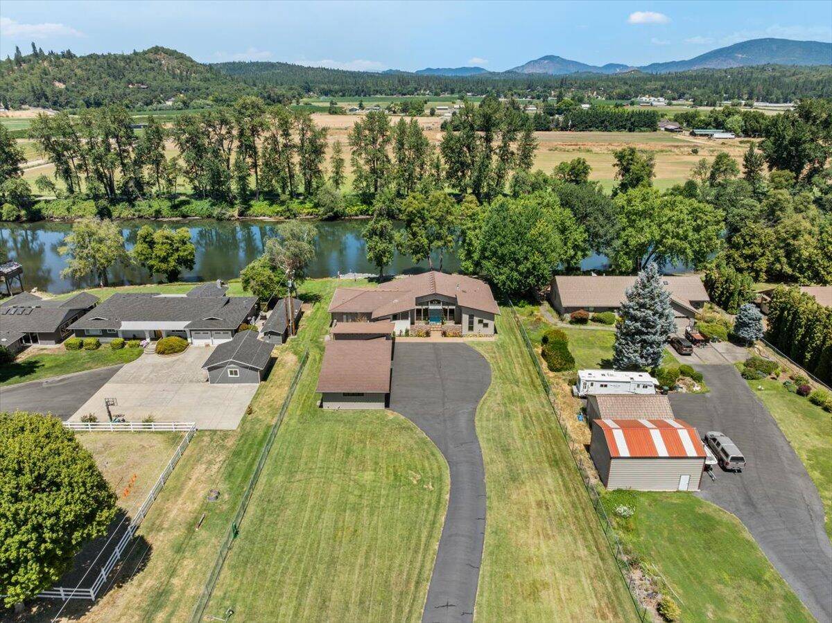 Grants Pass, OR 97527,962 Auby WAY