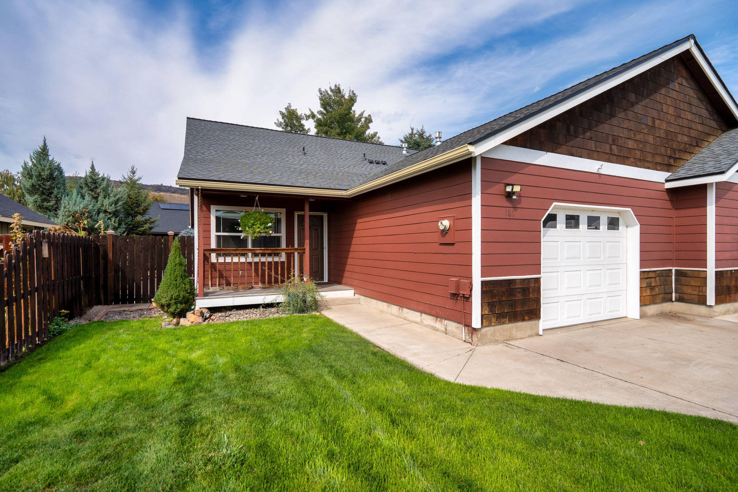Prineville, OR 97754,187 Ivy CT