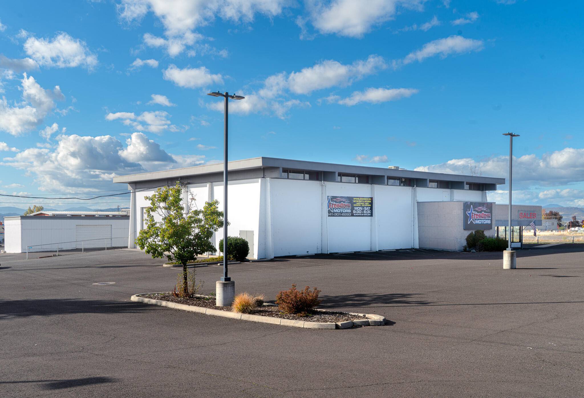 Medford, OR 97504,1492 Burl Crest DR