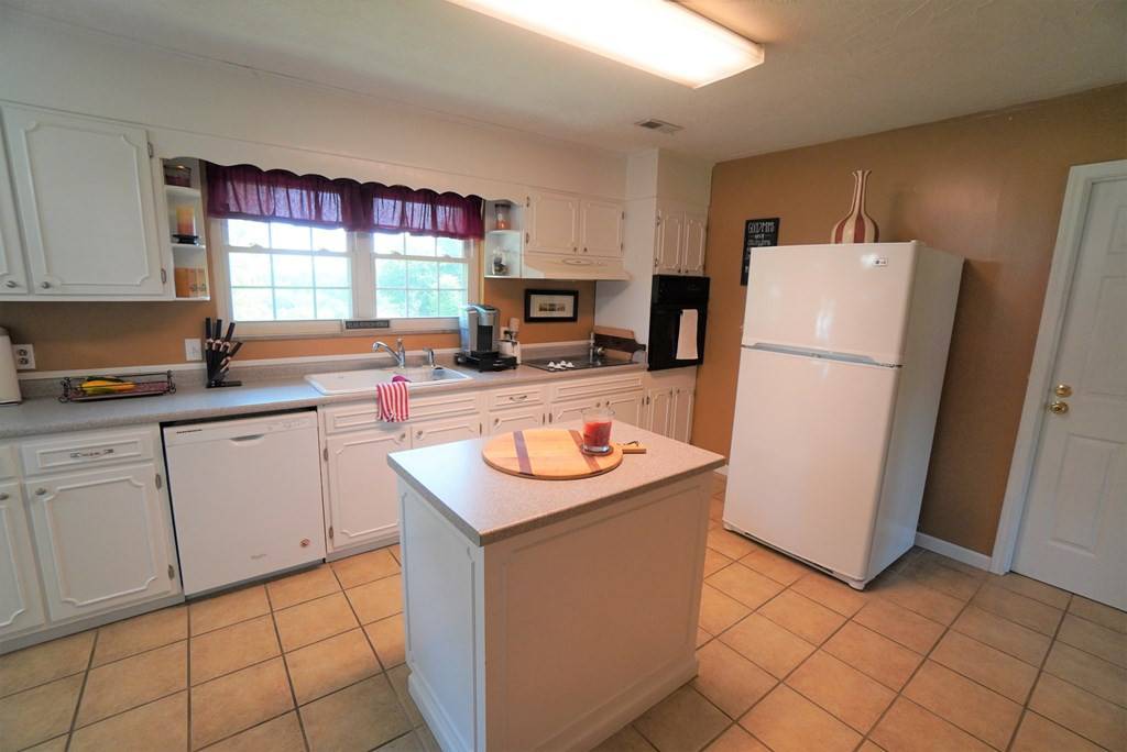 Jefferson City, TN 37760,859 Lakewood DR