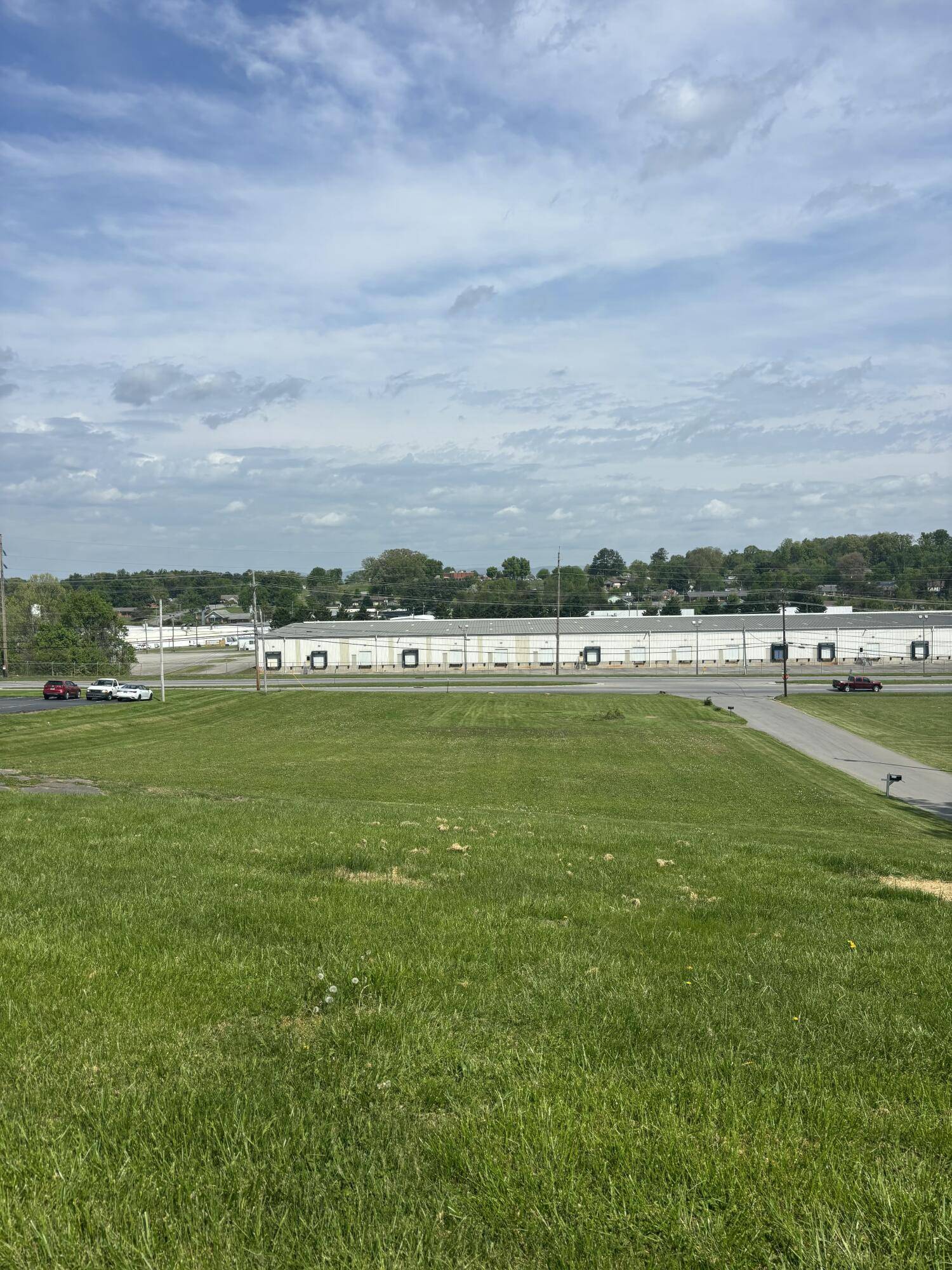 Morristown, TN 37813,3272 Morris BLVD