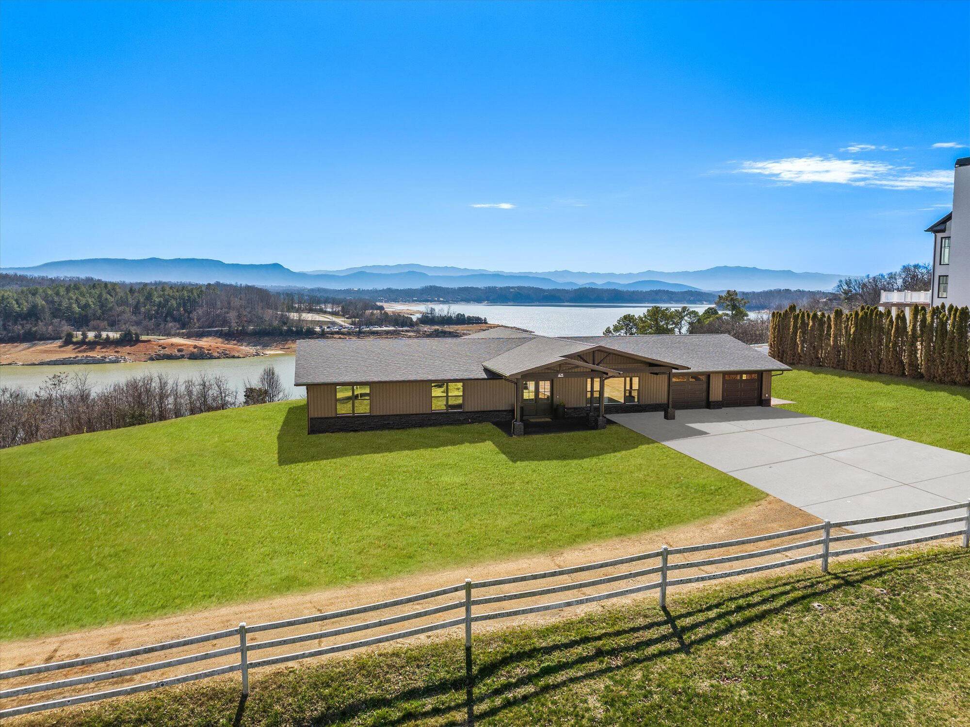 Dandridge, TN 37725,425 Hampton WAY