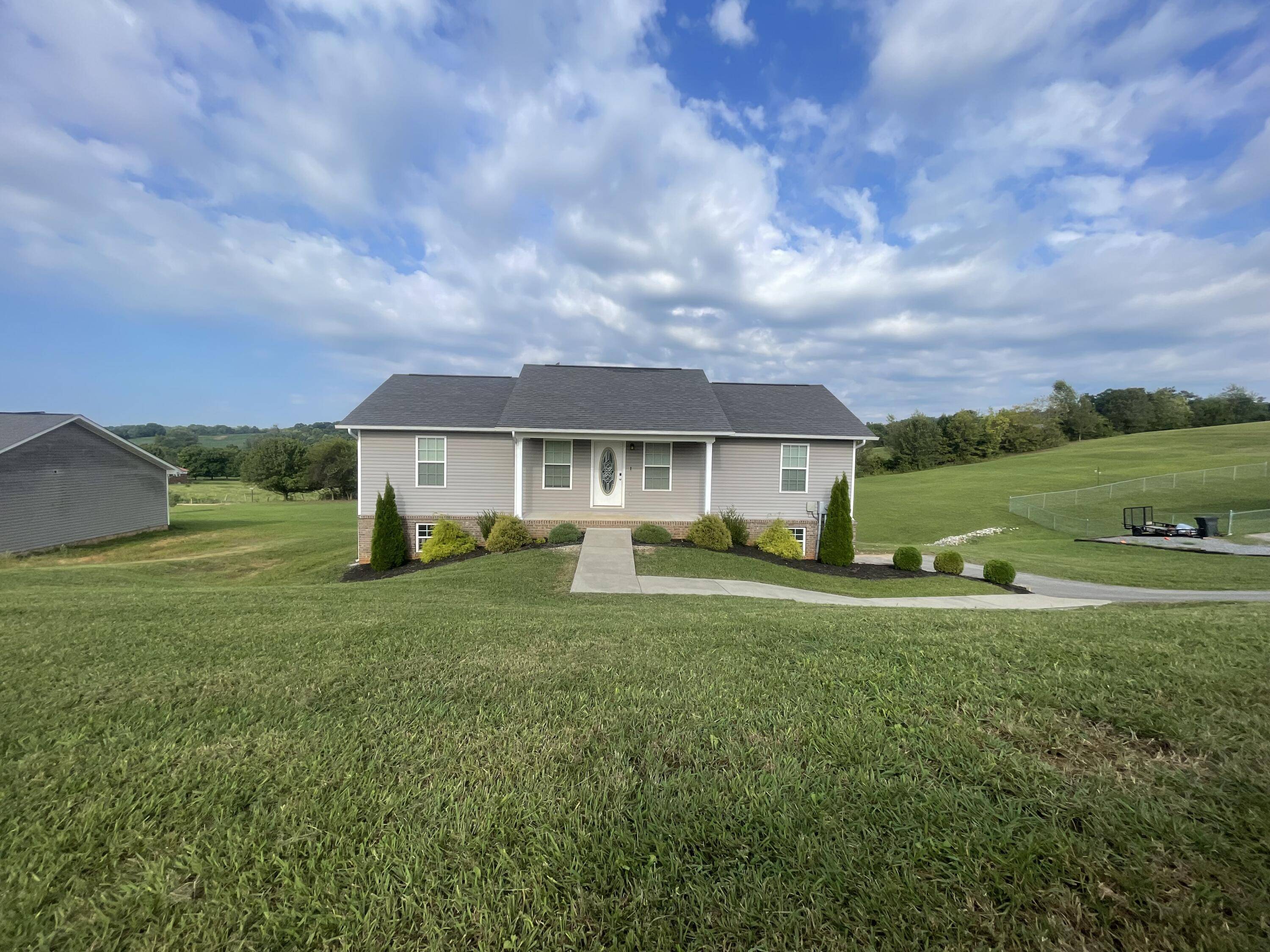 Dandridge, TN 37725,115 Melissa LN