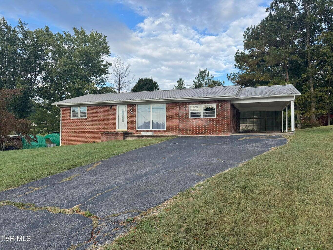 Greeneville, TN 37745,270 Pine LOOP