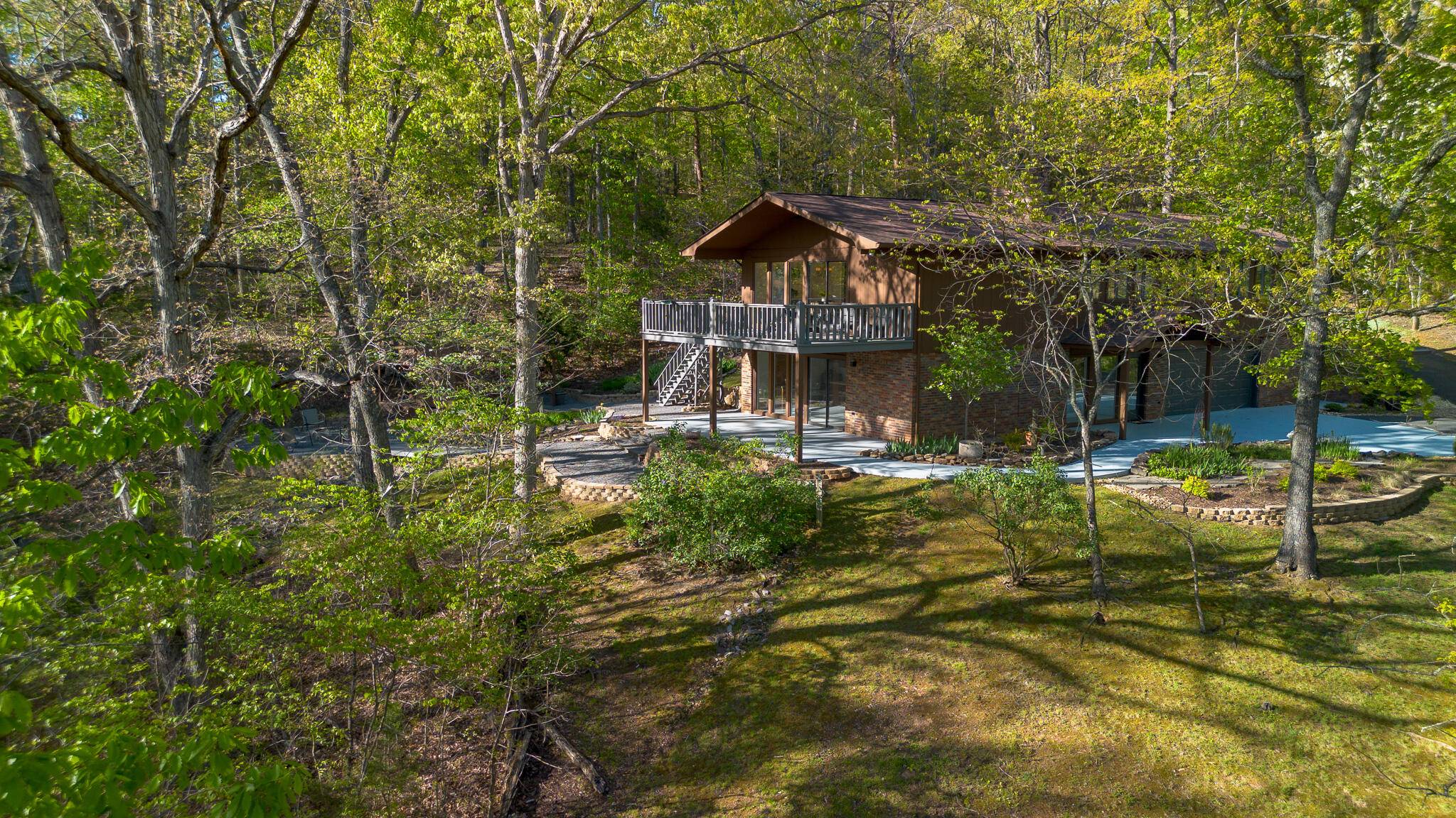 Dandridge, TN 37725,922 E Cross Rd