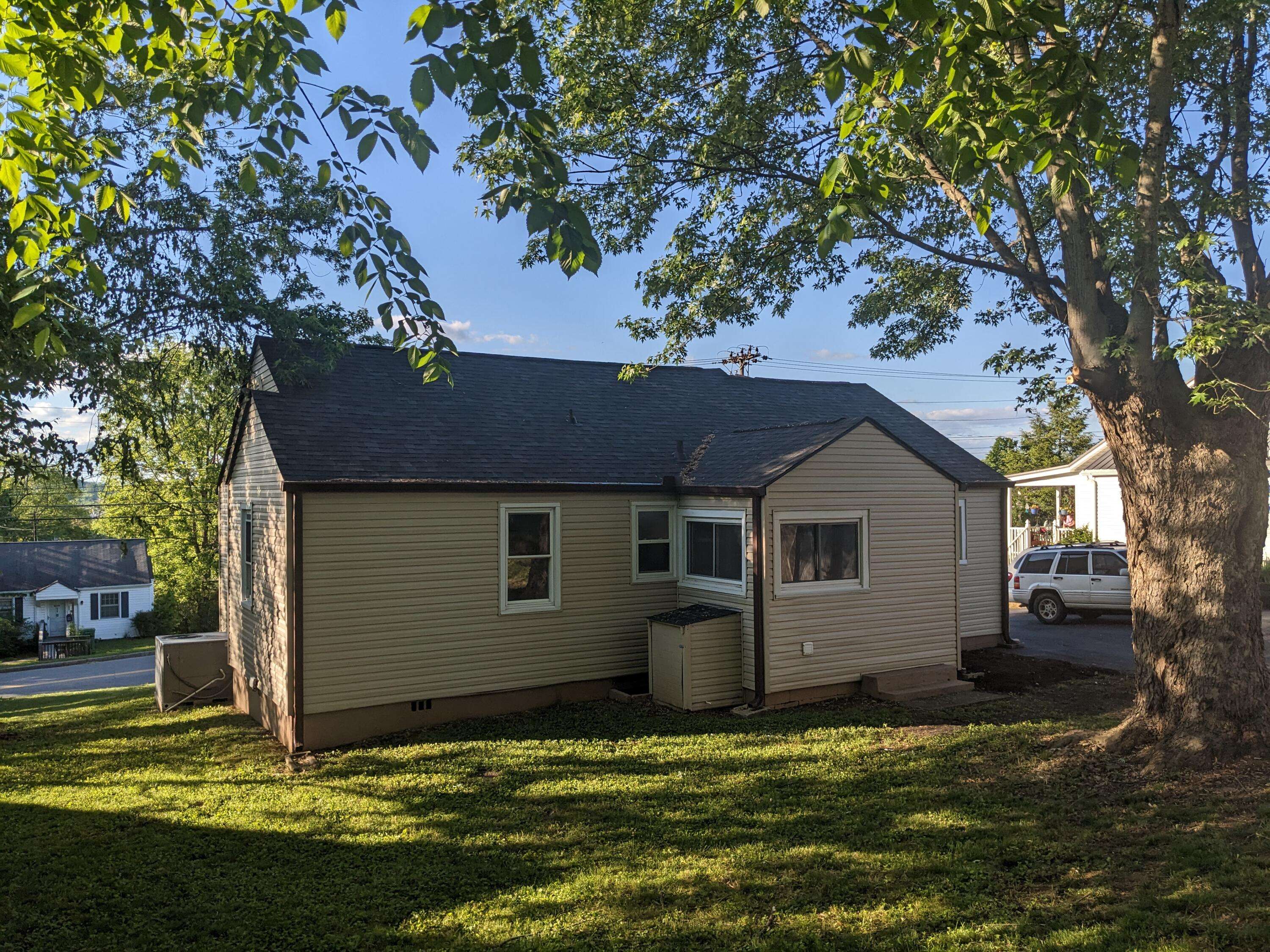Morristown, TN 37813,628 Algonquin DR