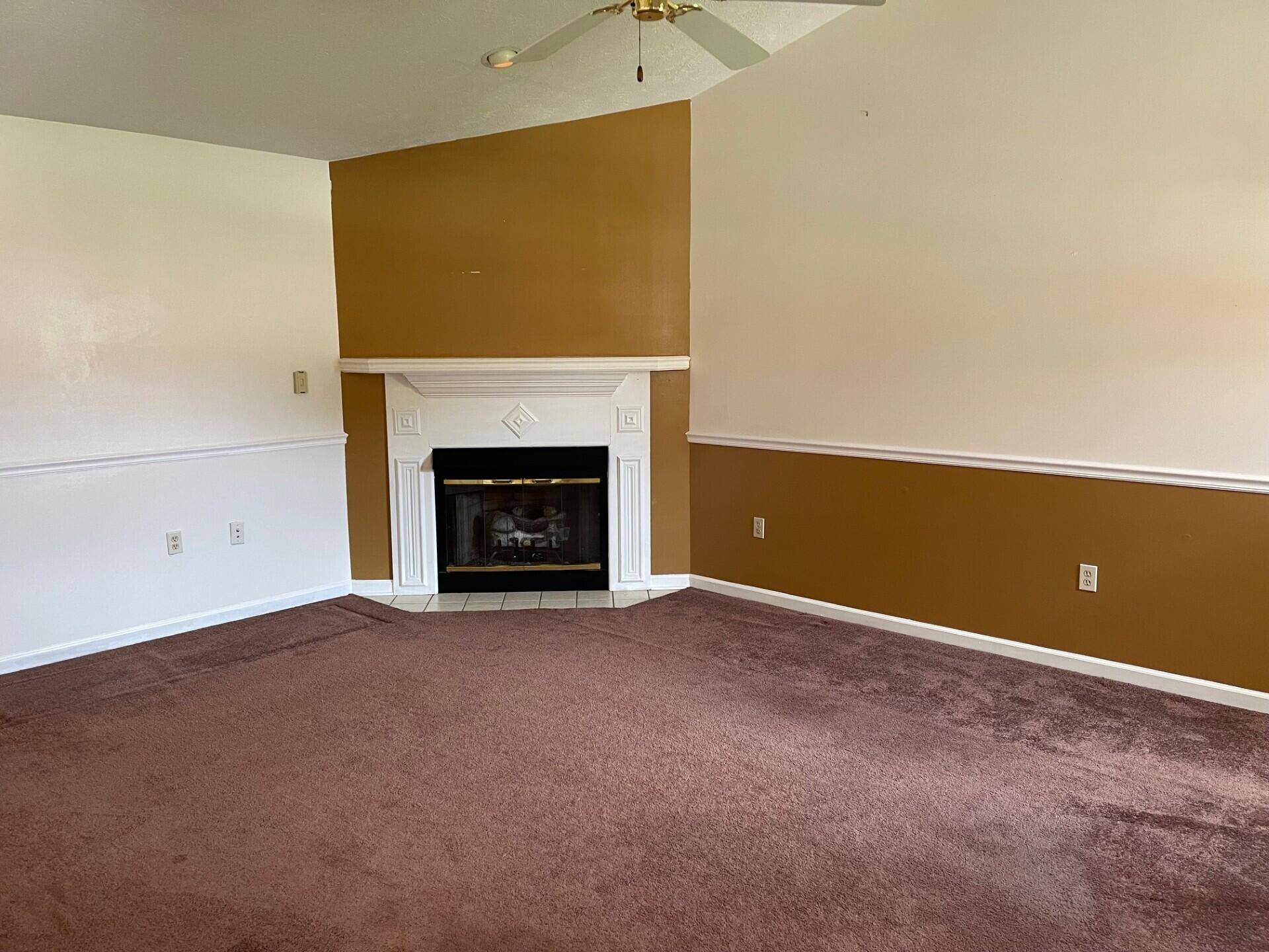 Morristown, TN 37814,1412 Secreretariat DR