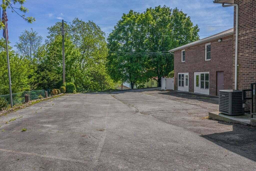 Dandridge, TN 37725,1228 Circle DR
