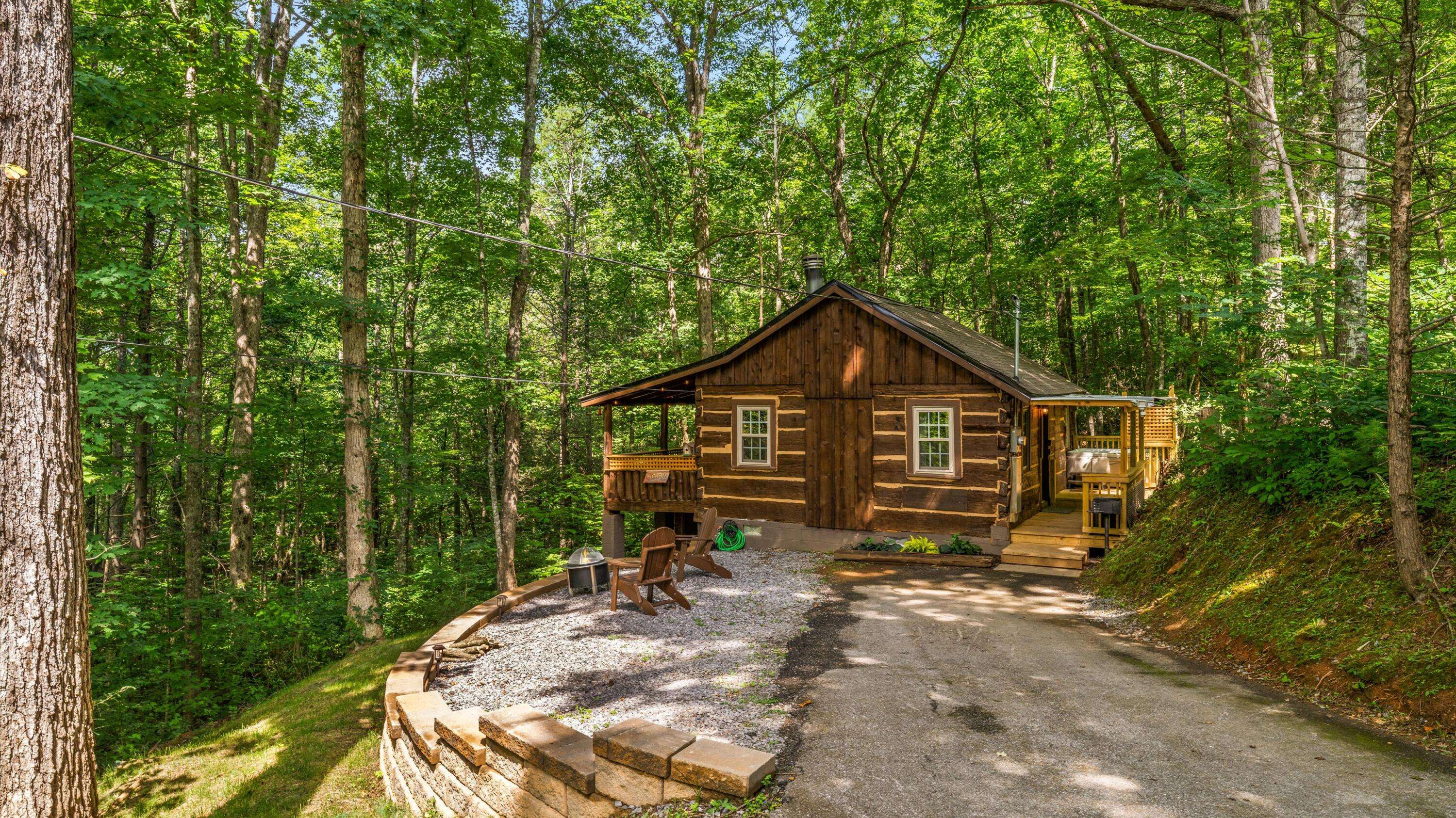 Gatlinburg, TN 37738,1131 Old Cartertown Rd