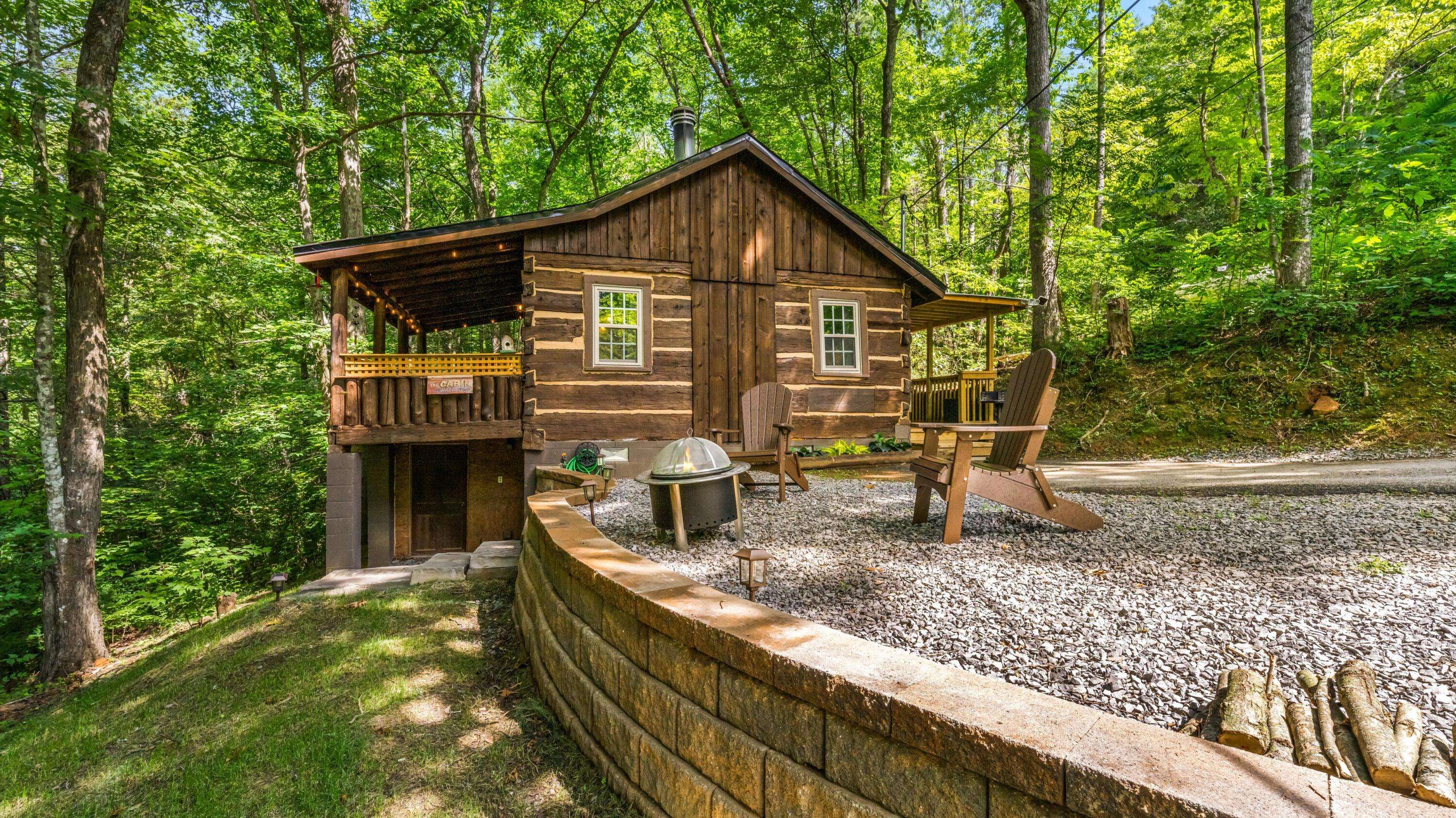 Gatlinburg, TN 37738,1131 Old Cartertown Rd