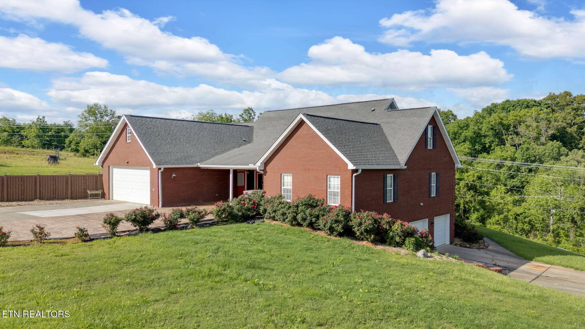 White Pine, TN 37890,3017 Hardy RD