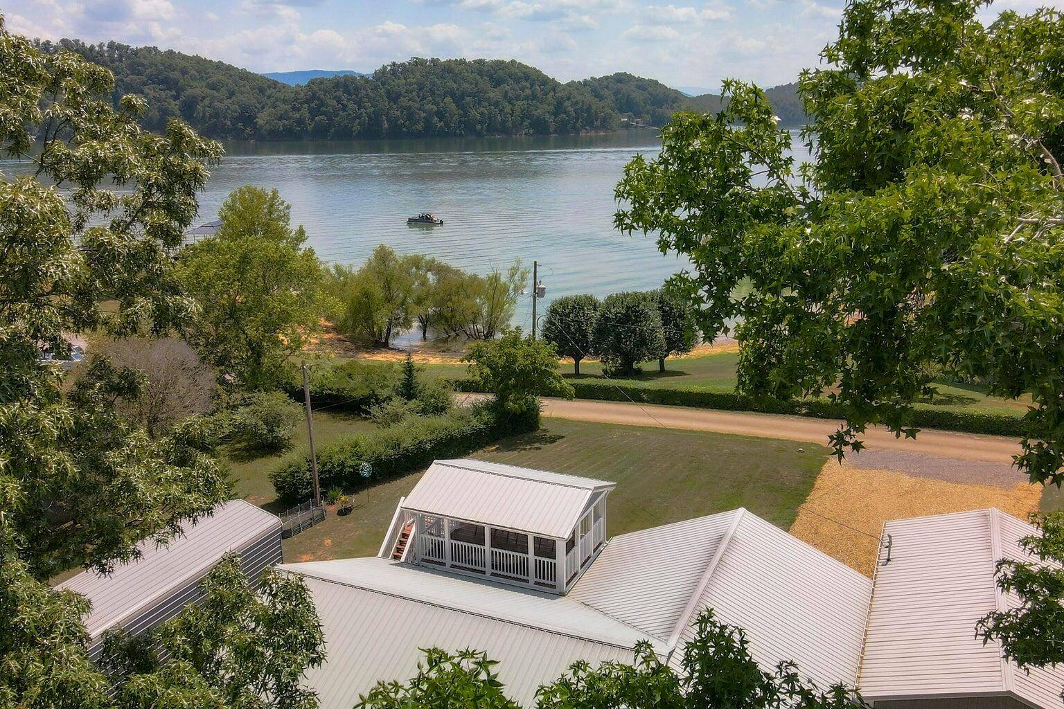 Dandridge, TN 37725,1662 Canal LN