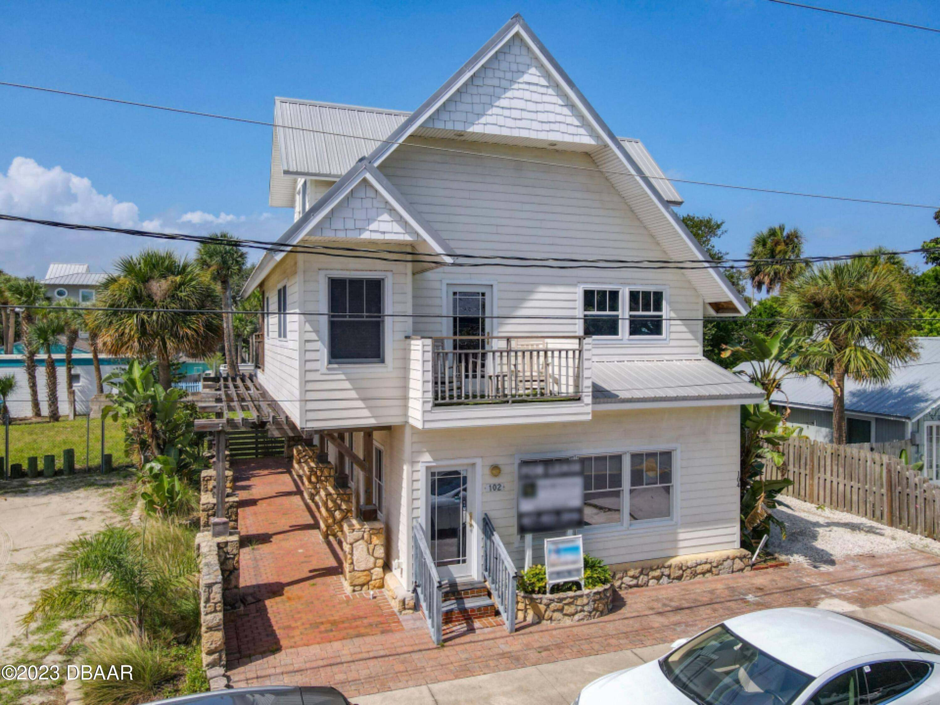 New Smyrna Beach, FL 32169,102 Pine ST