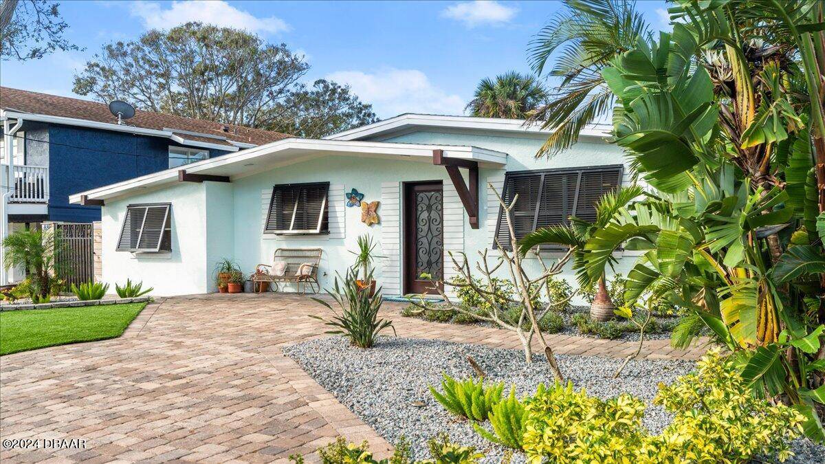 New Smyrna Beach, FL 32169,624 Pine ST