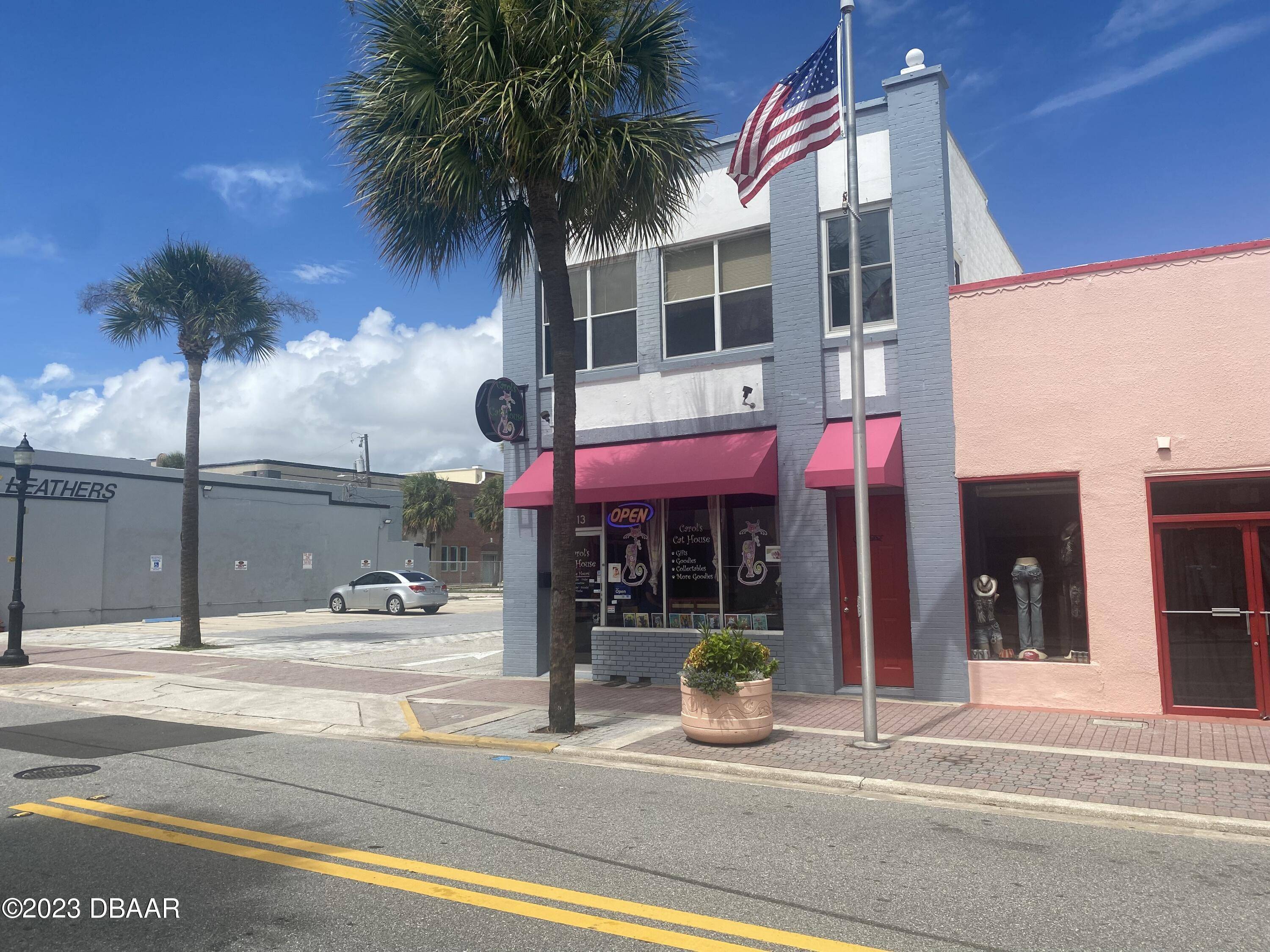 Daytona Beach, FL 32118,813 Main ST