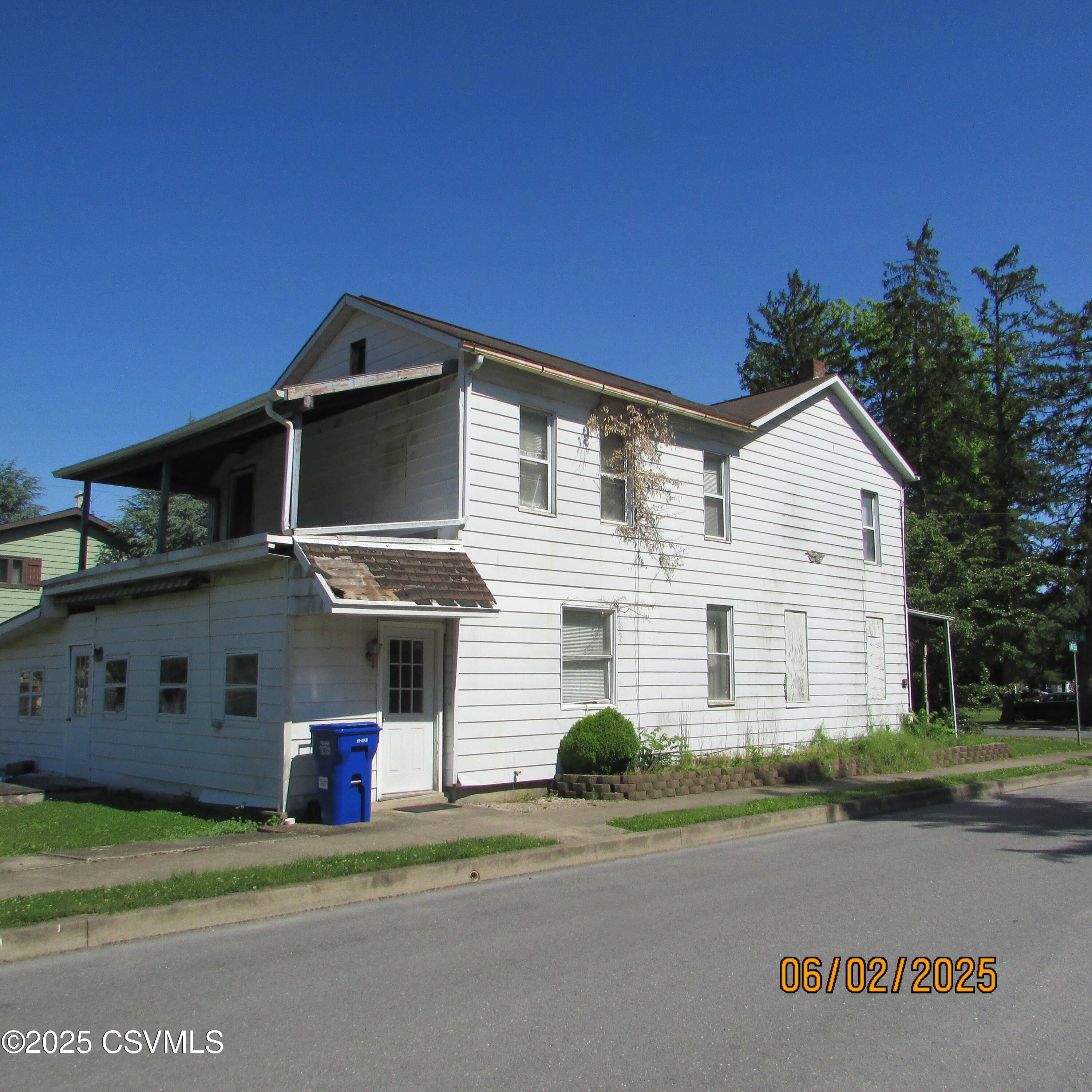 Selinsgrove, PA 17870,17 E MILL ST