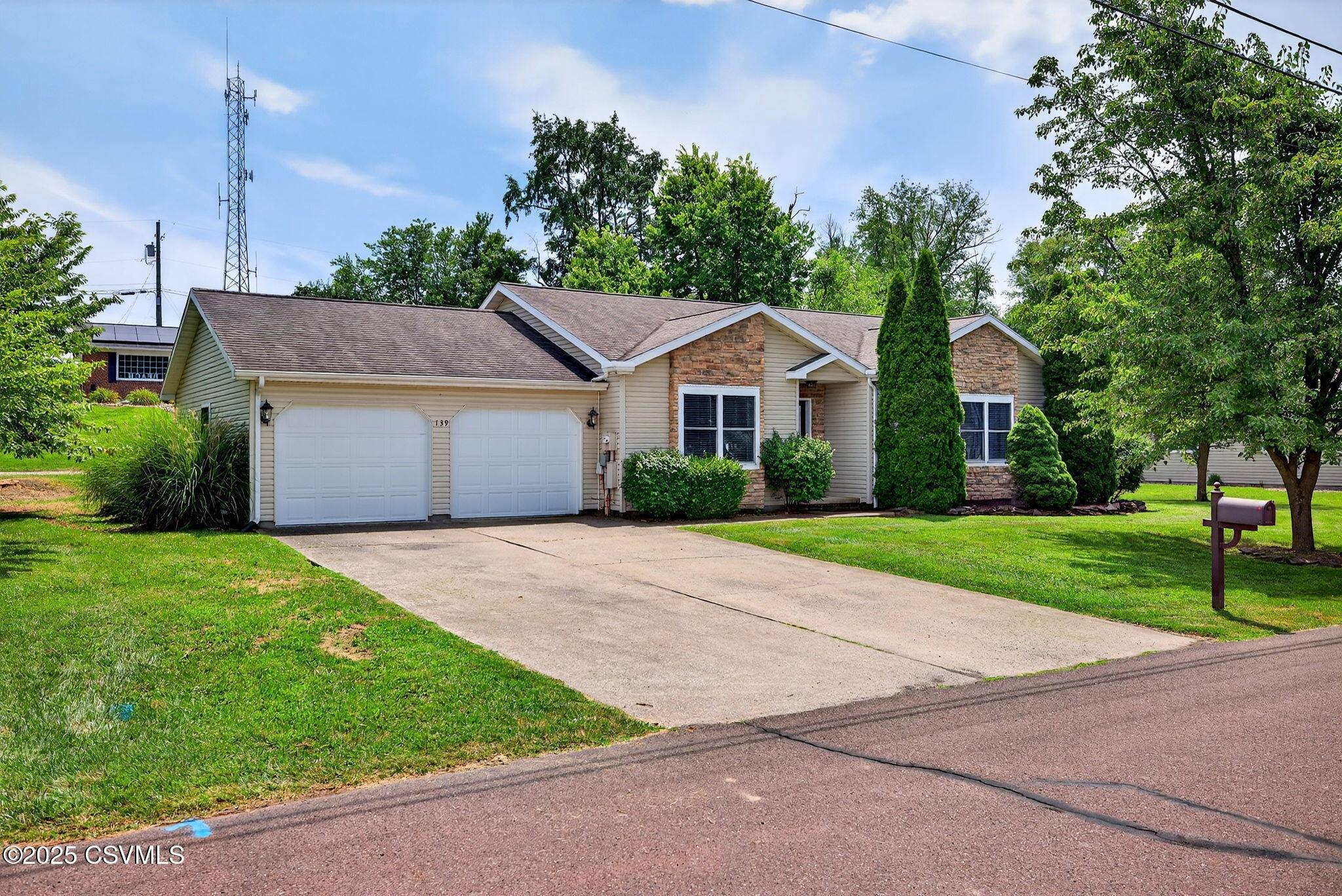 Danville, PA 17821,139 IVY LN