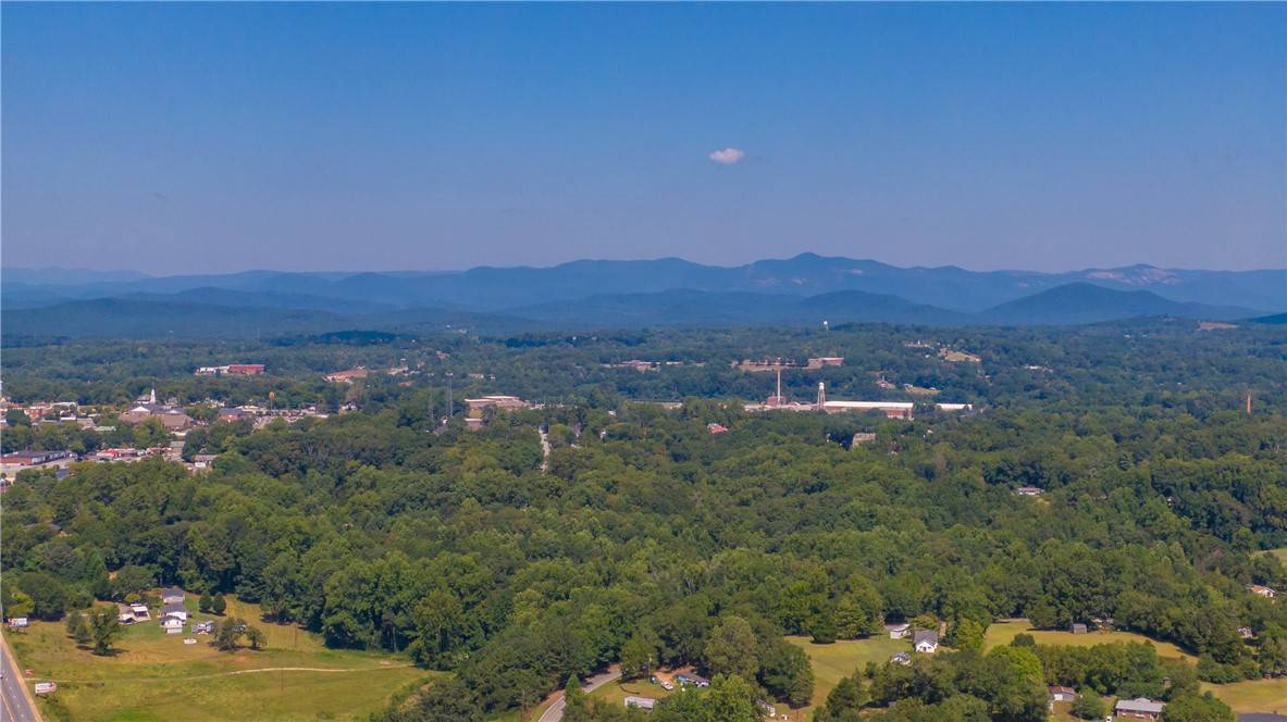 Pickens, SC 29671,106 Roberts RD