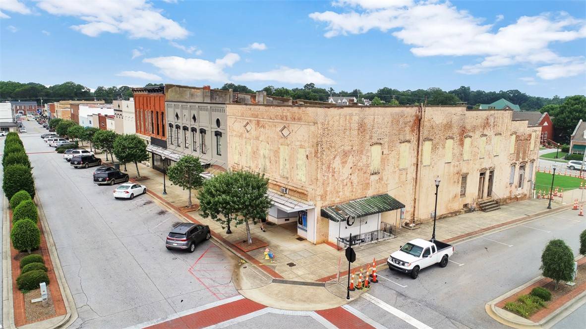 Seneca, SC 29678,235 Main ST
