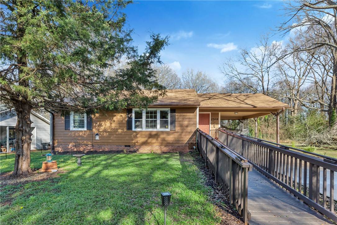 Anderson, SC 29624,1709 Lyndon AVE