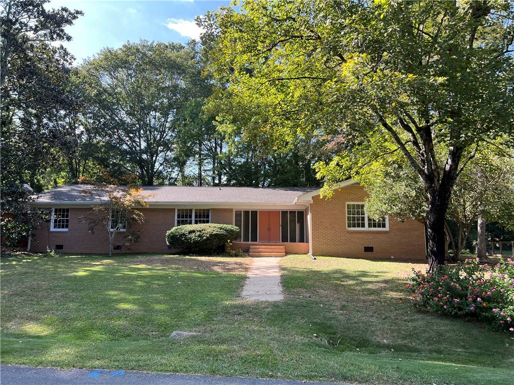 Clemson, SC 29631,104 Carolus DR