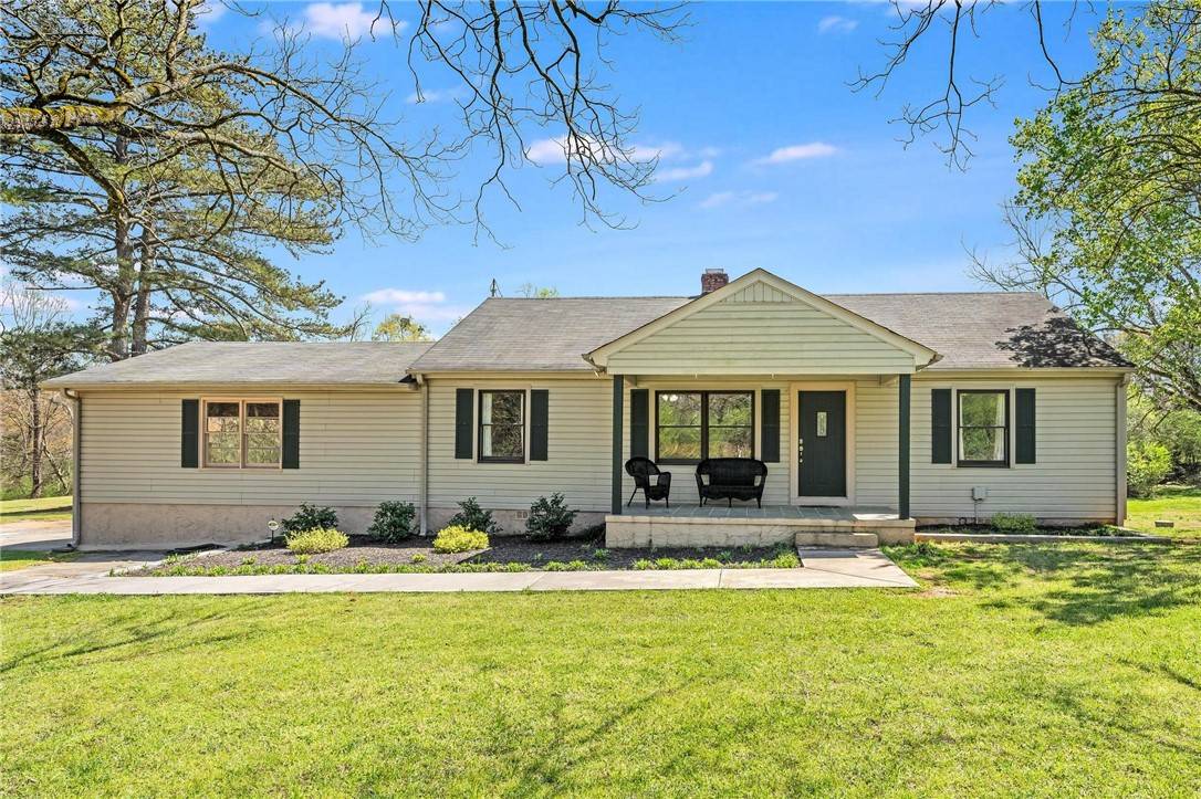 Hartwell, GA 30643,1235 Woodland WAY