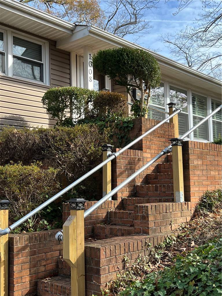 Greenville, SC 29609,1008 Summit DR