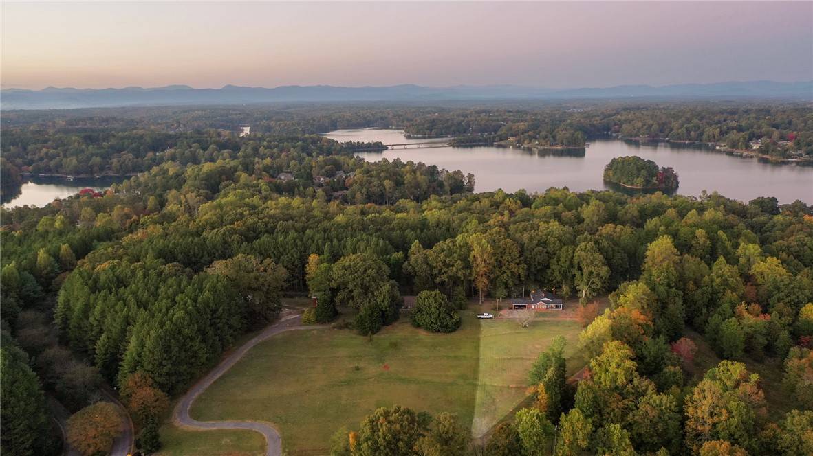Seneca, SC 29672,326 Elclay DR