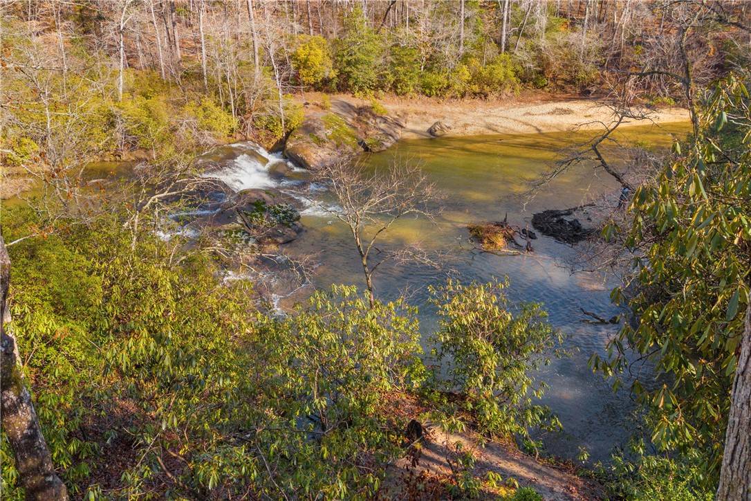 Walhalla, SC 29691,282 Little River LN