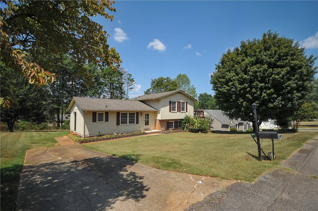 Seneca, SC 29678,514 Shady Pine DR