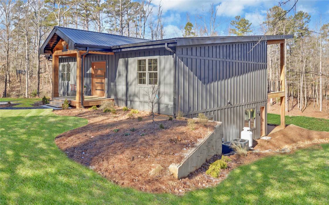 Lavonia, GA 30553,373 Blueberry LN