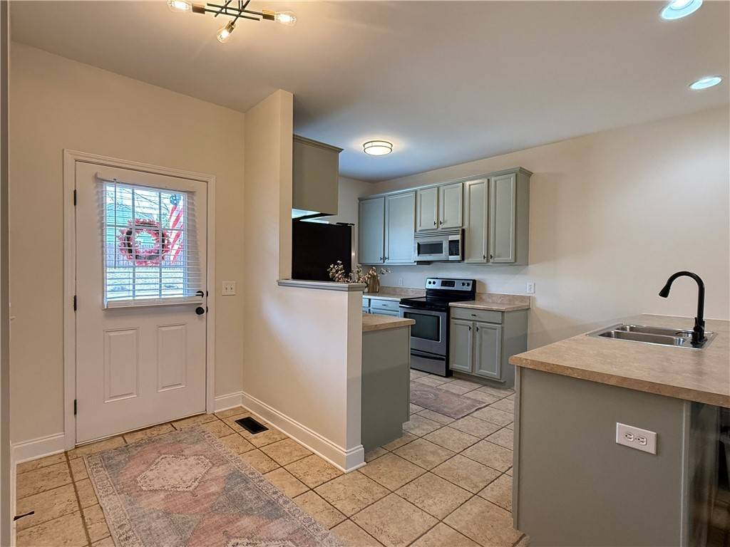 Seneca, SC 29678,521 E Perkins Creek RD