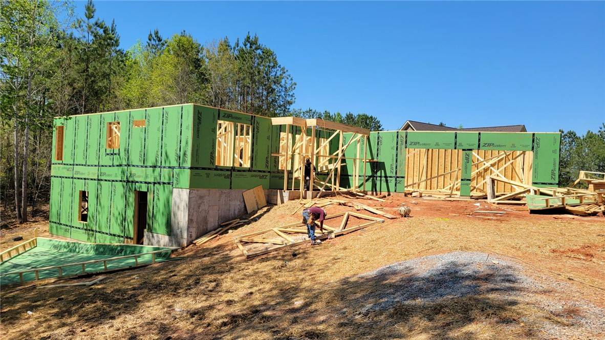 Seneca, SC 29672,149 Northshores DR