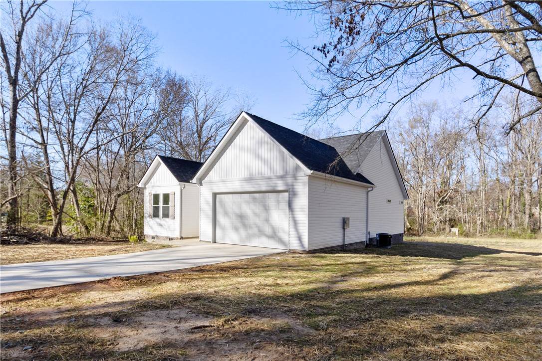 Pendleton, SC 29670,412 Burrell ST