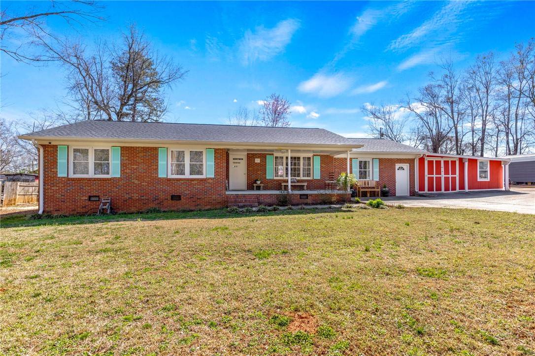 Belton, SC 29627,325 Pine Top DR