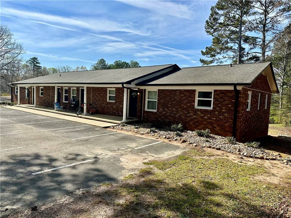 Clemson, SC 29631,517 Old Central RD
