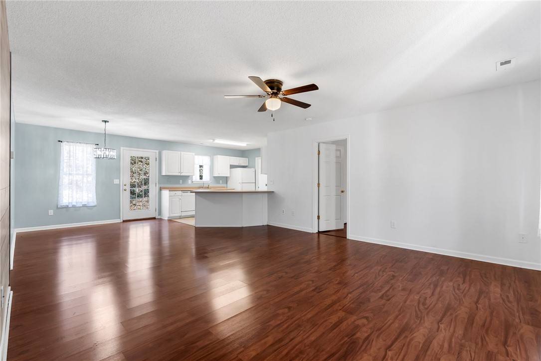Seneca, SC 29678,119 Cottonwood DR