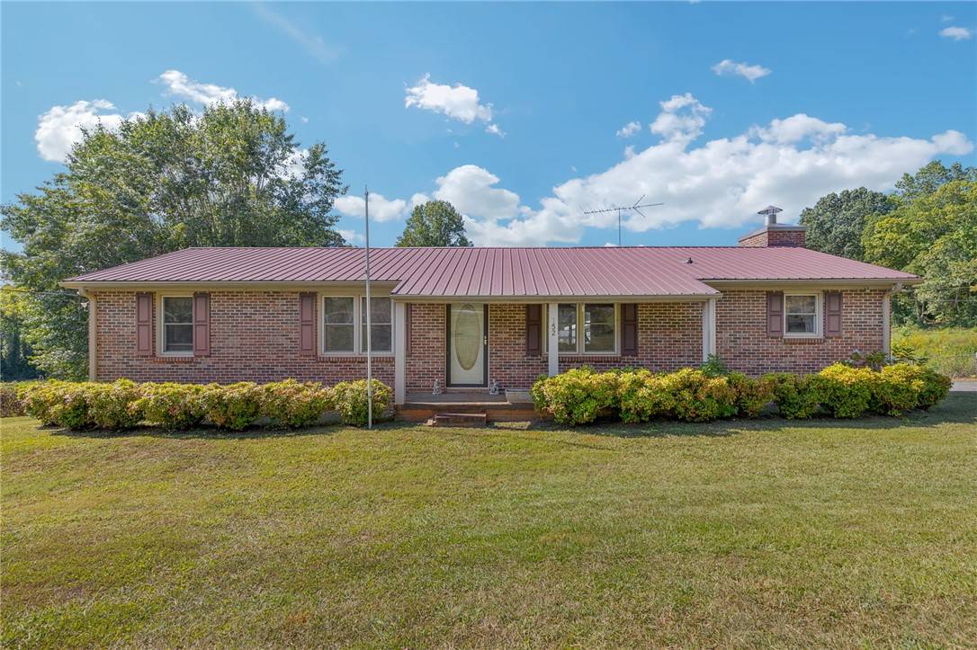 Marietta, SC 29661,152 N Forest CIR