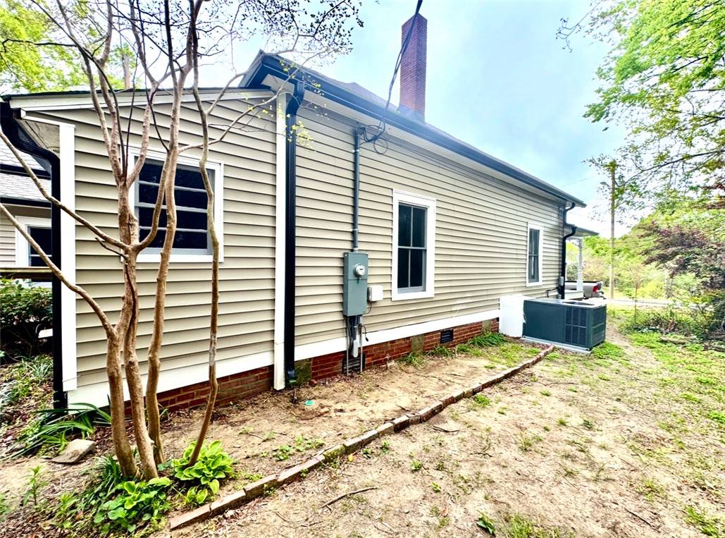 Greenwood, SC 29646,206 Lee ST