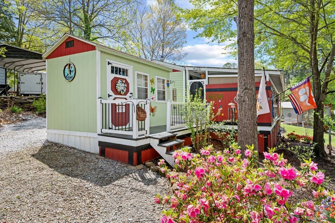Westminster, SC 29693,215 Newbury CIR