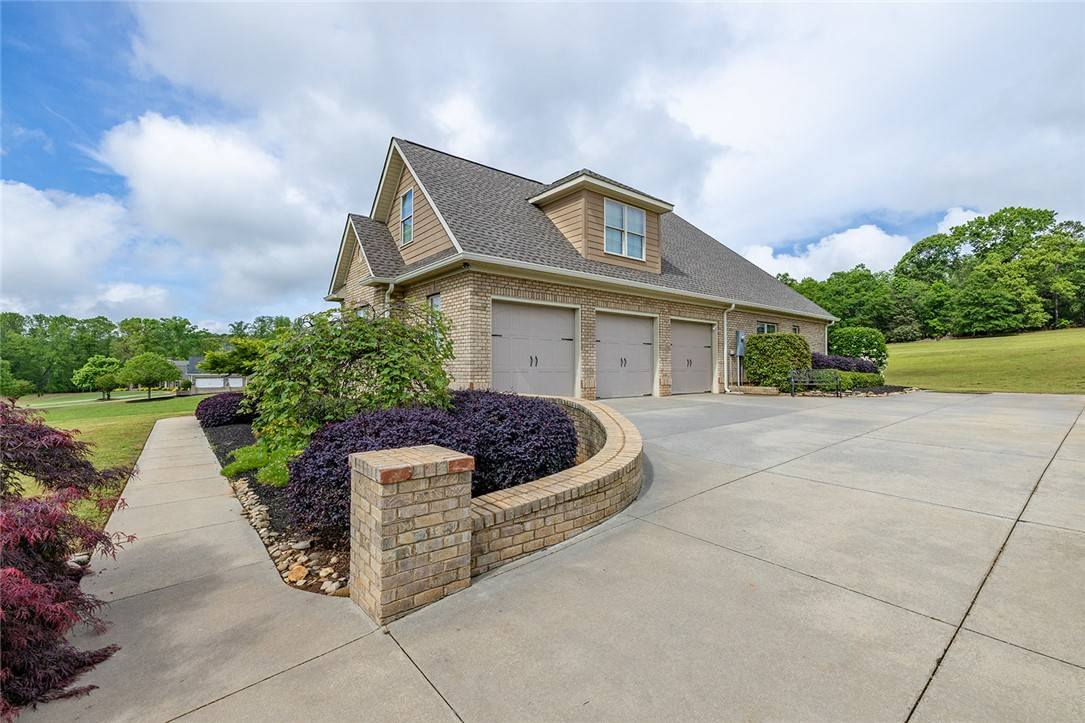 Williamston, SC 29697,220 Chestnut Springs WAY